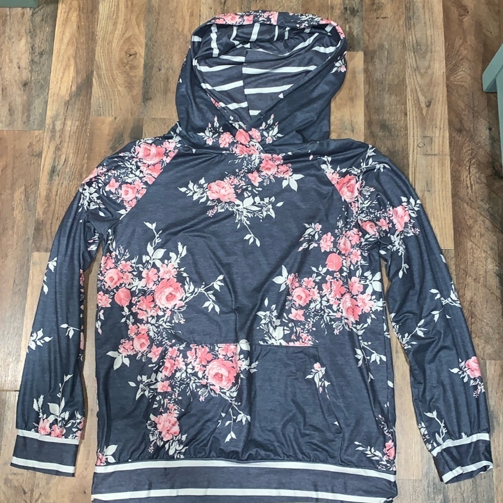 Angashion XL Hoodie style pull over with front pocket. - Picture 6 of 11